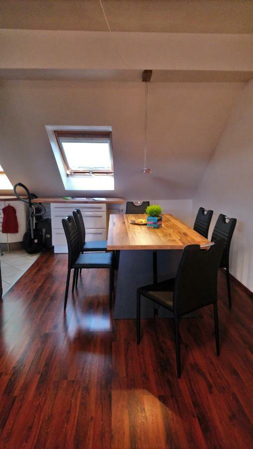 Ferienwohnung Mit 2 Schlafzimmern Und Parkplatz Erfurt Exterior photo